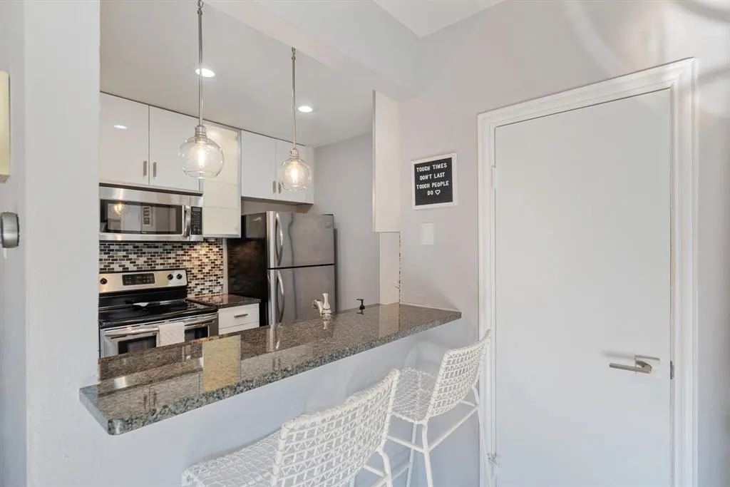 4211 Holland Avenue, #211