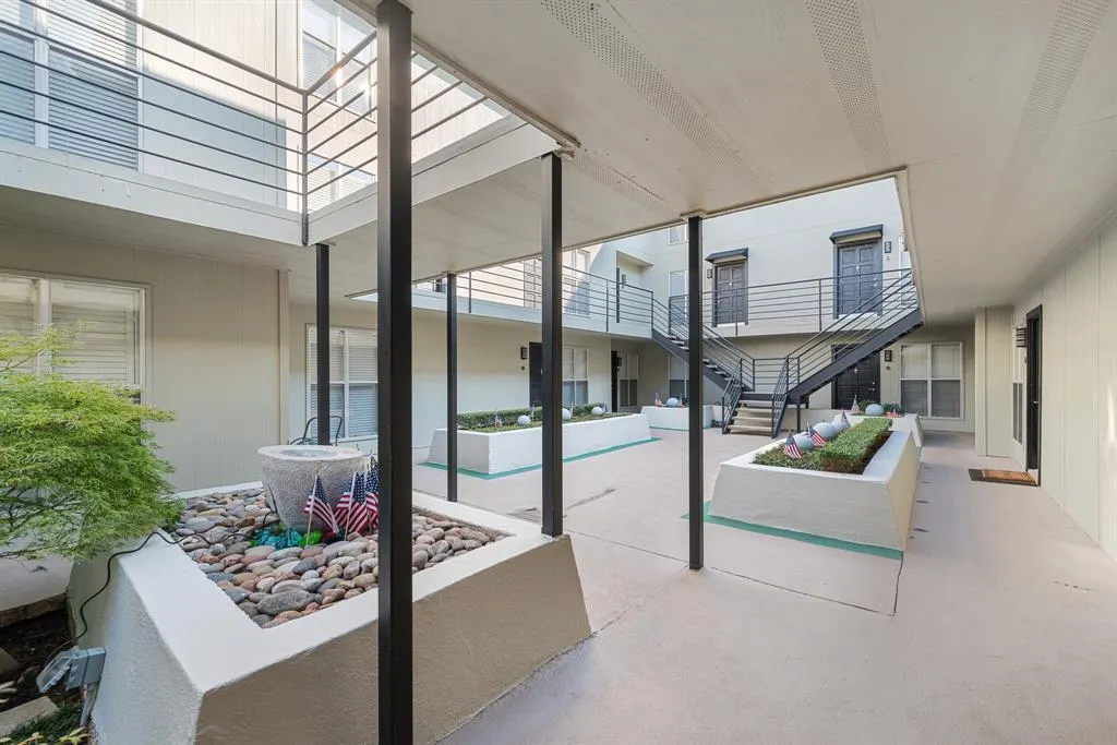4211 Holland Avenue, #211