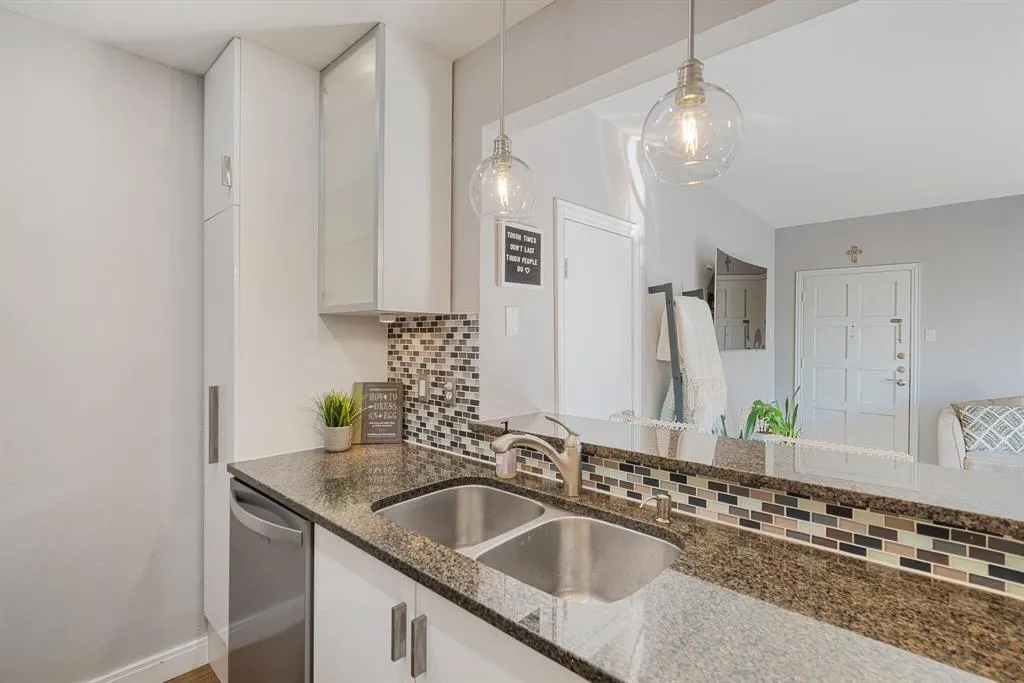 4211 Holland Avenue, #211