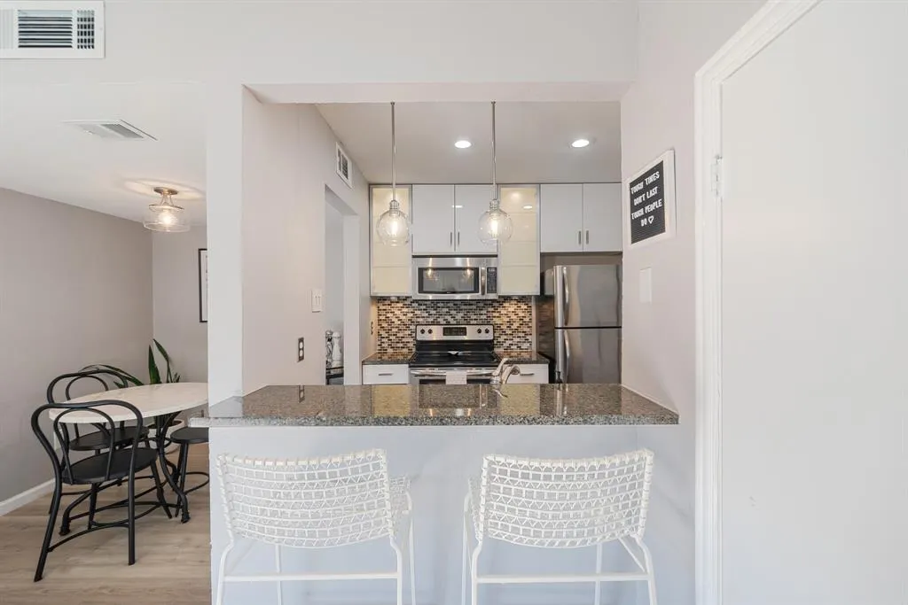 4211 Holland Avenue, #211