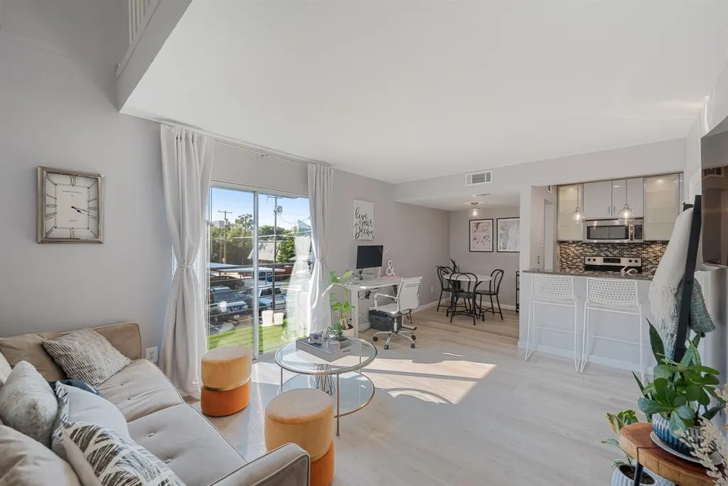 4211 Holland Avenue, #211