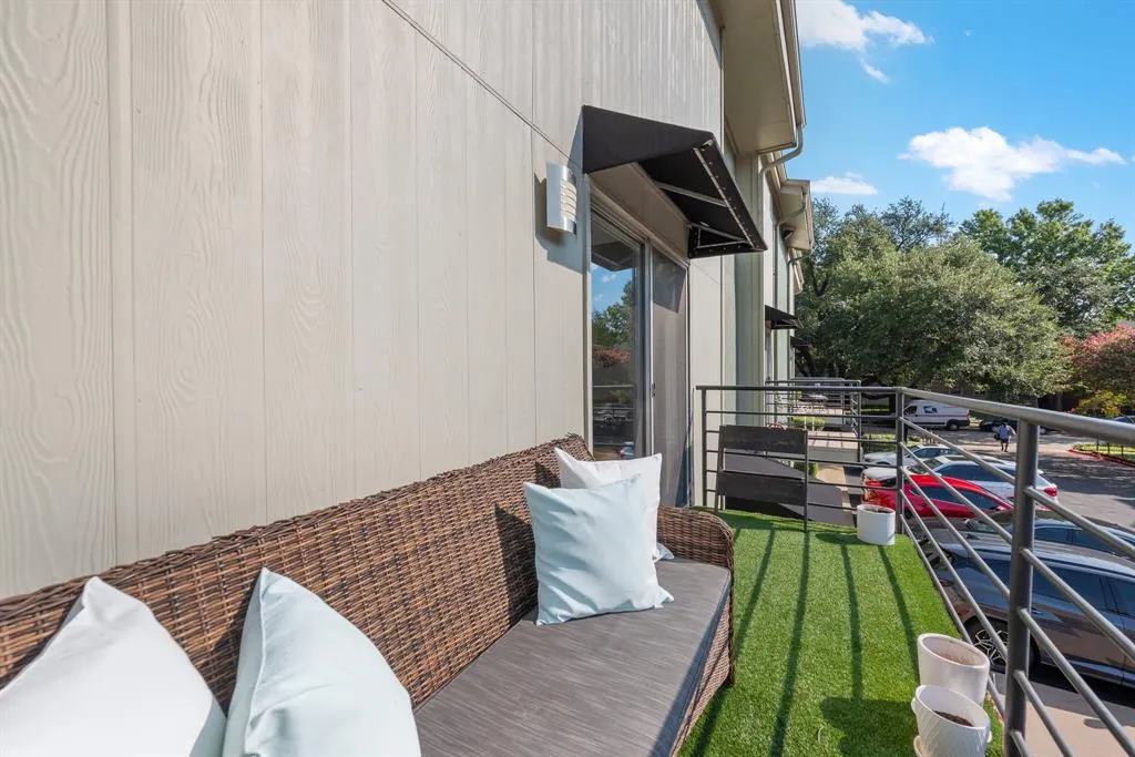 4211 Holland Avenue, #211