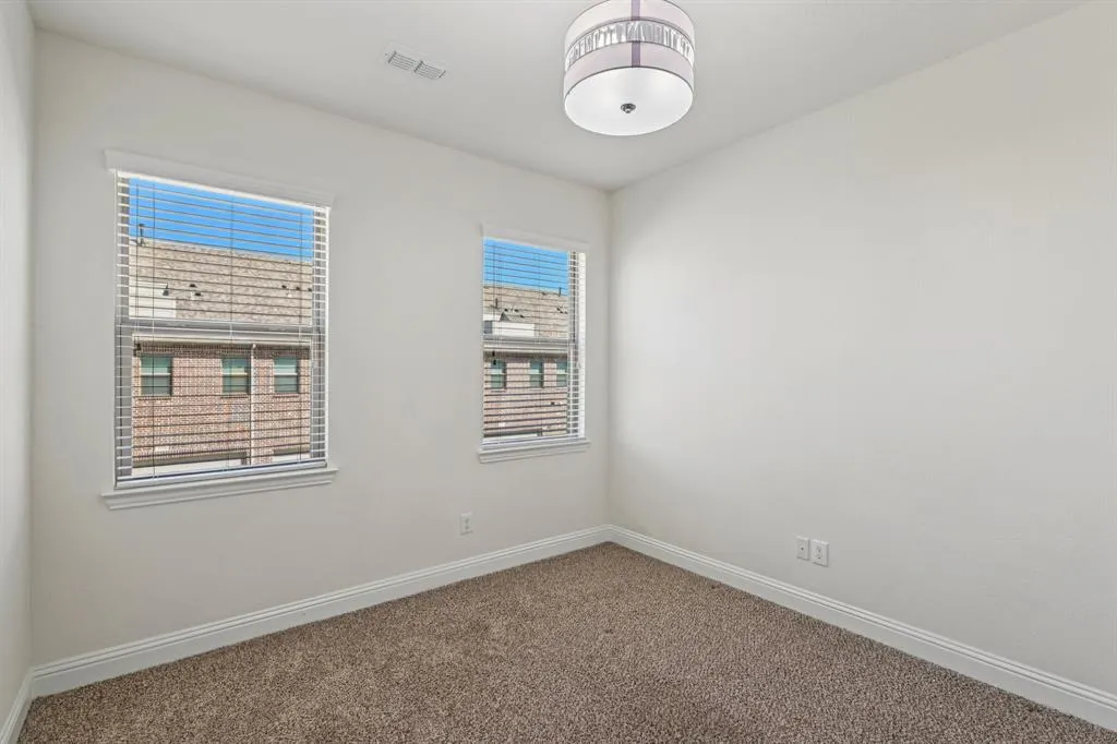 6133 Rainbow Valley