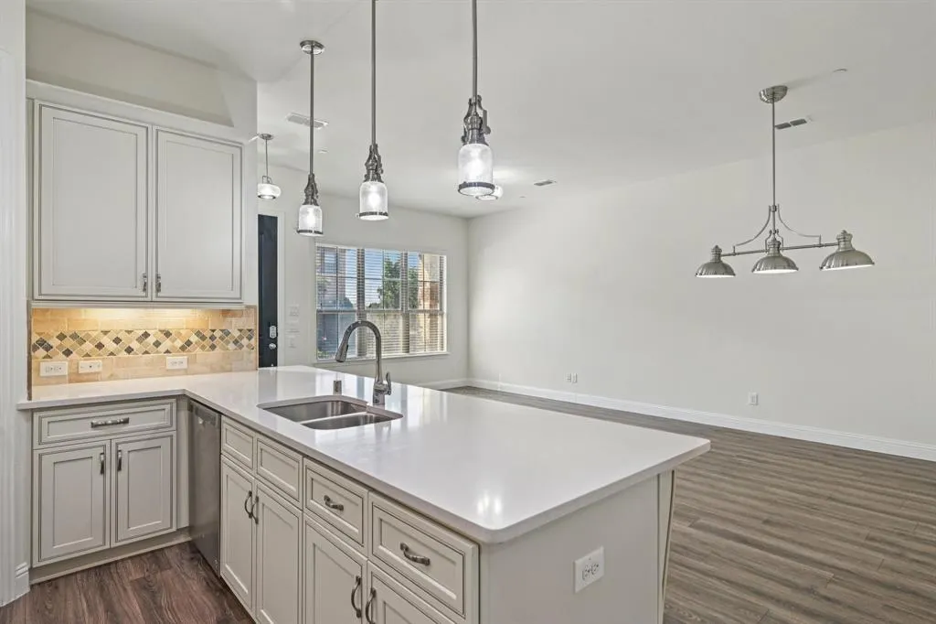 6133 Rainbow Valley