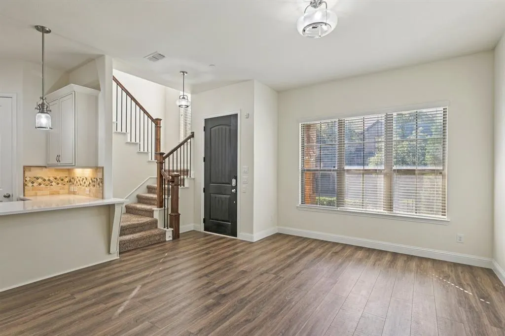 6133 Rainbow Valley