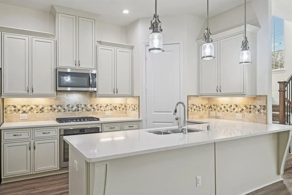 6133 Rainbow Valley