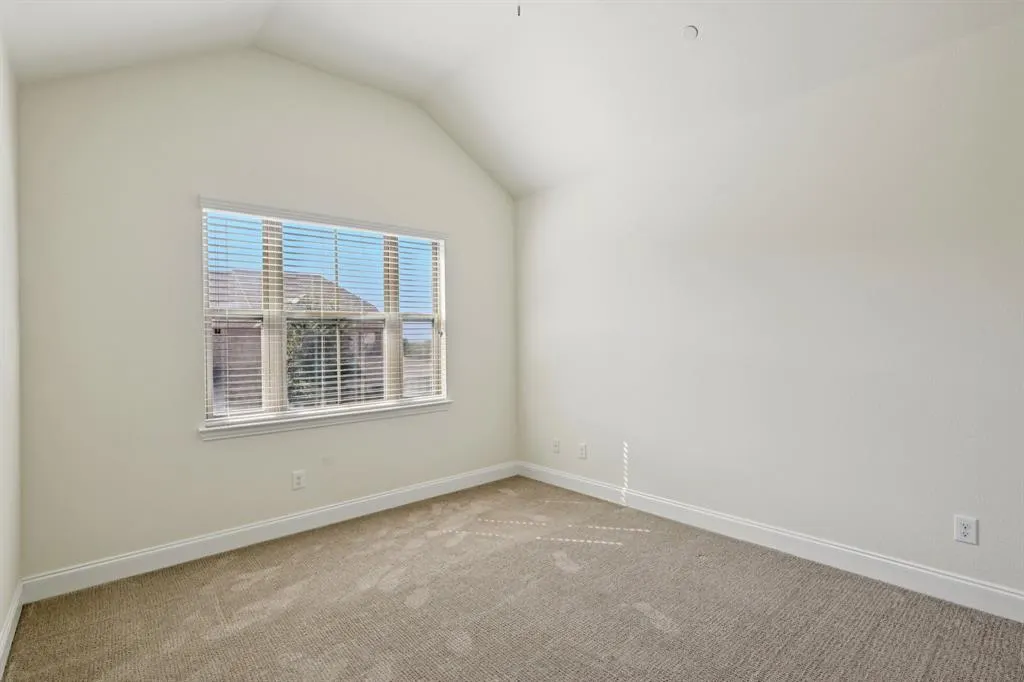 6133 Rainbow Valley