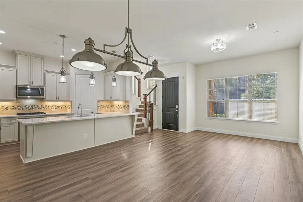 6133 Rainbow Valley