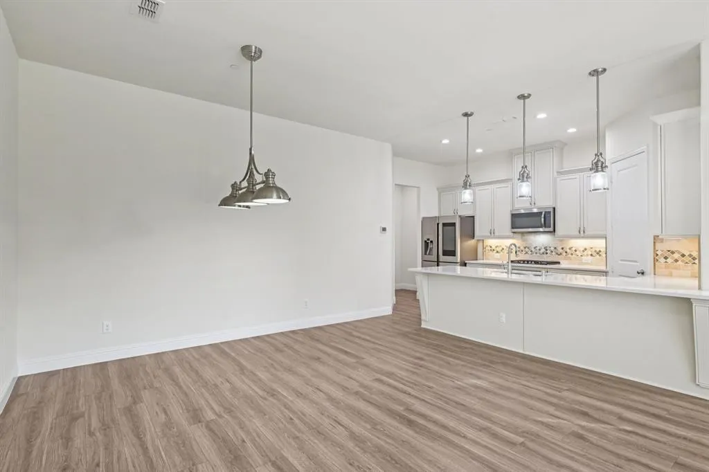 6133 Rainbow Valley