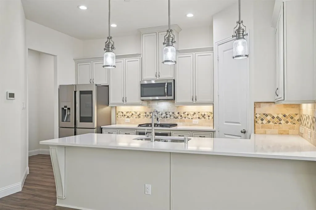 6133 Rainbow Valley