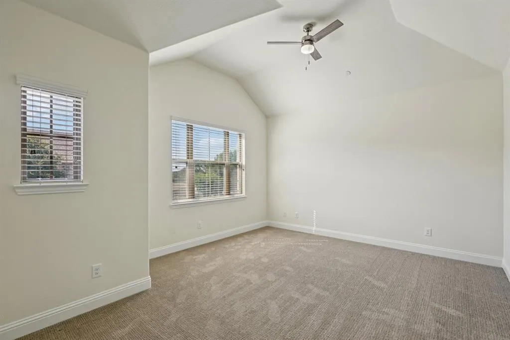 6133 Rainbow Valley