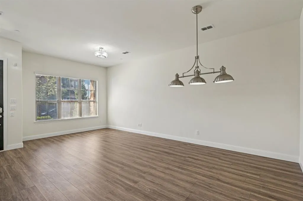 6133 Rainbow Valley