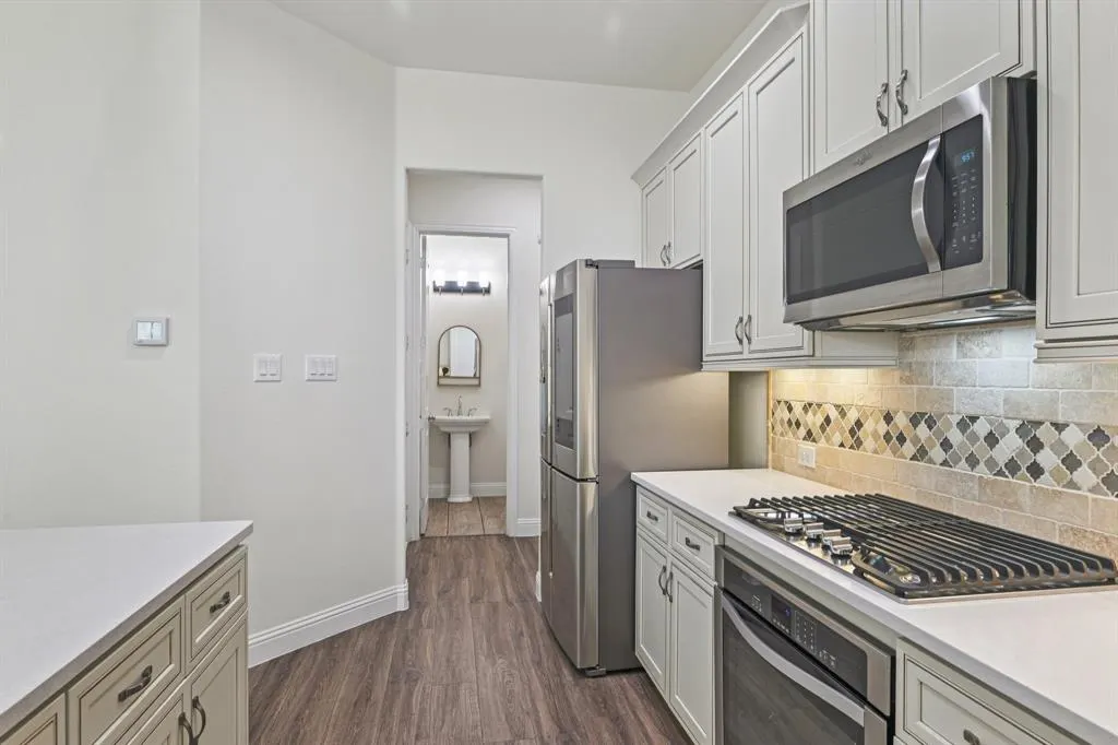 6133 Rainbow Valley