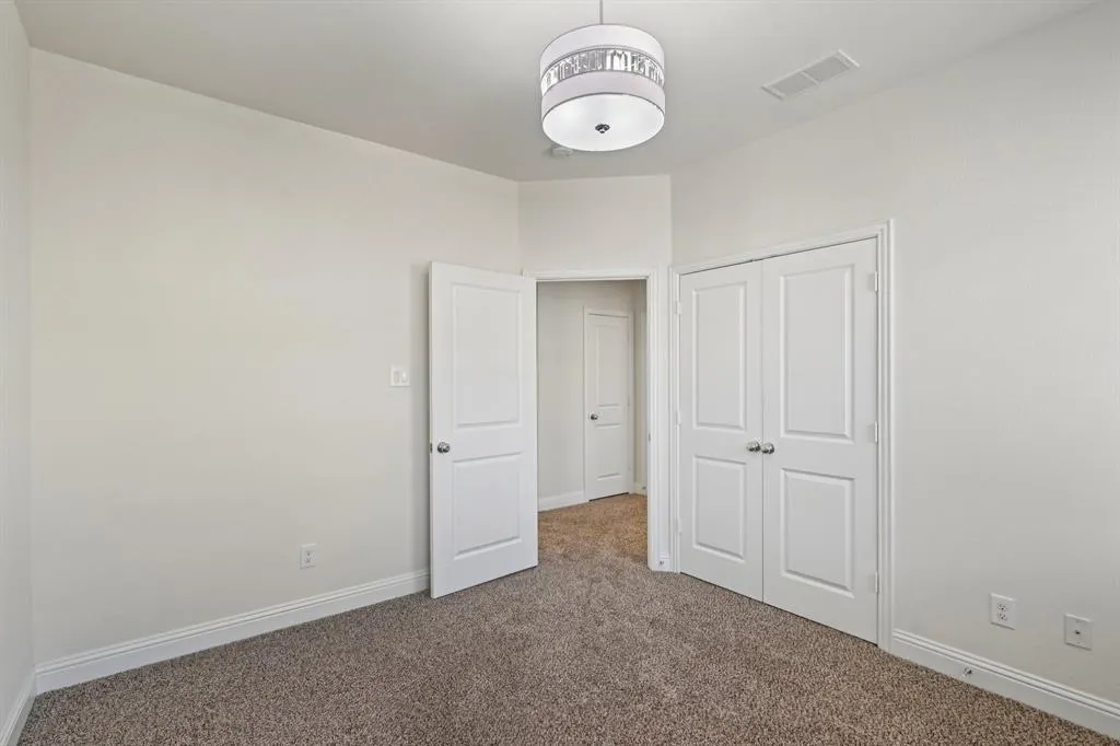 6133 Rainbow Valley