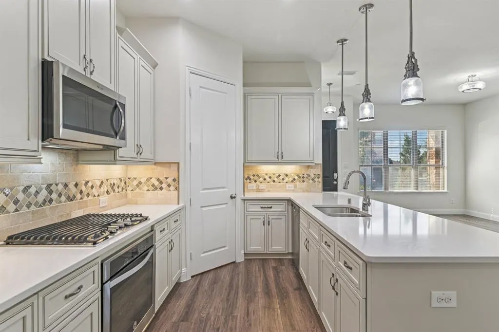 6133 Rainbow Valley