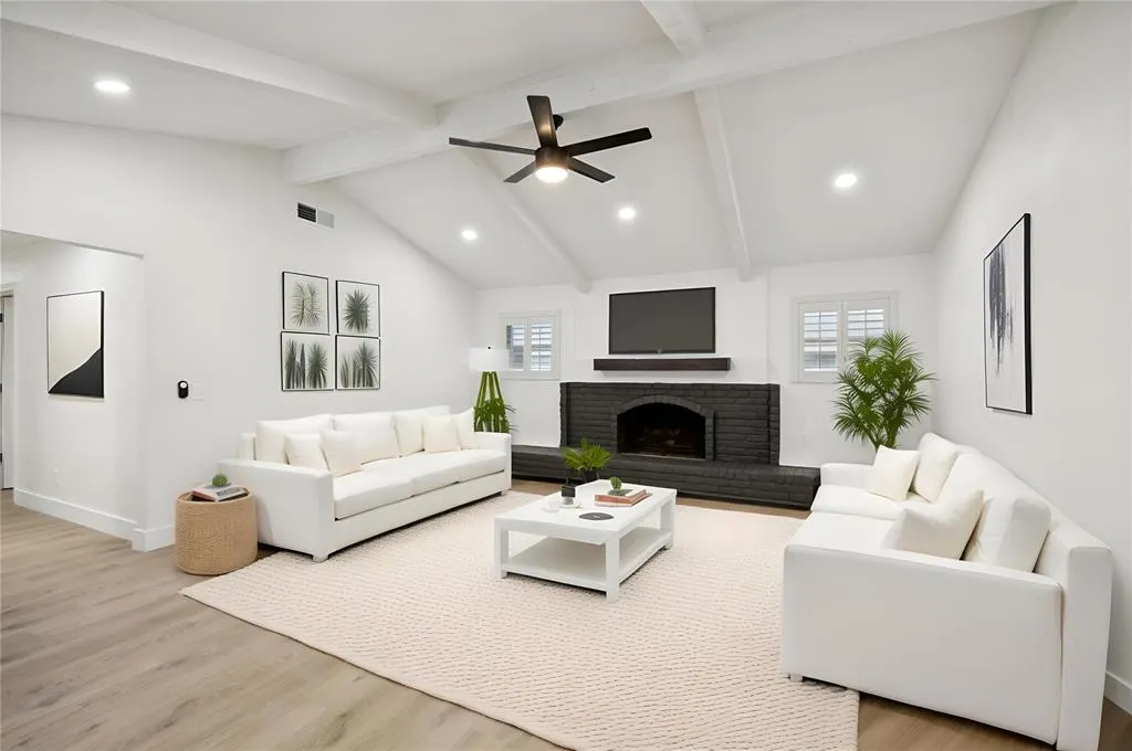 2404 Delmar Drive