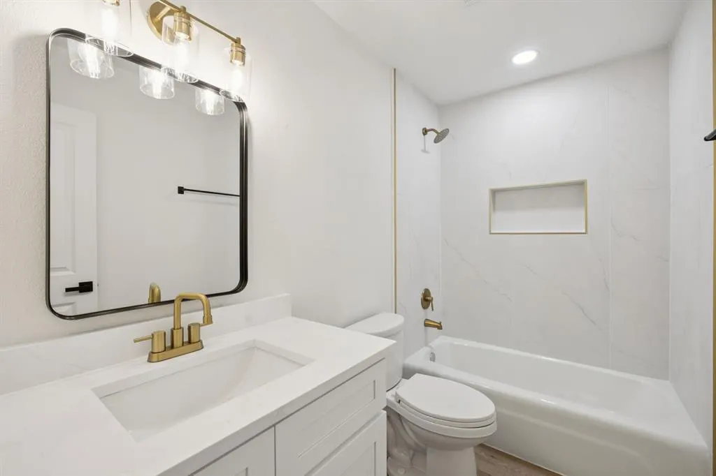 2404 Delmar Drive