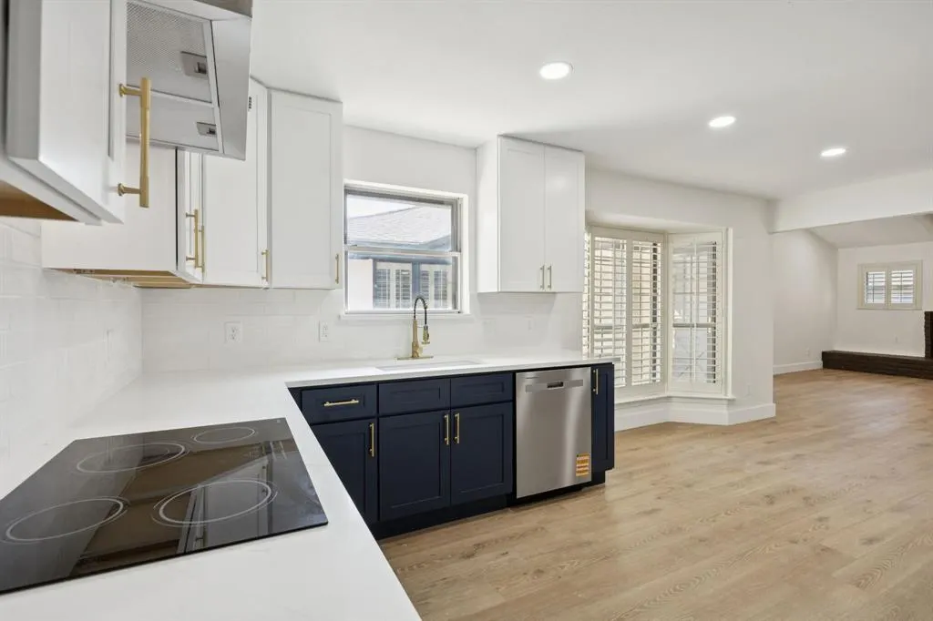 2404 Delmar Drive