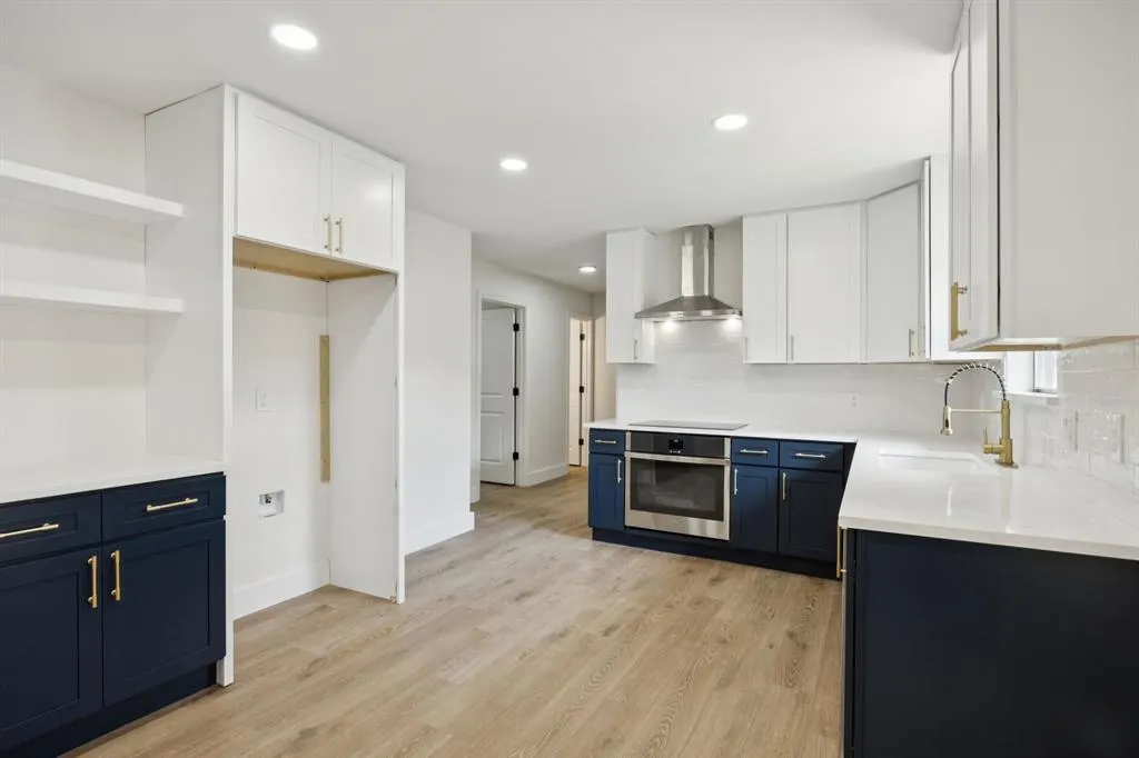 2404 Delmar Drive