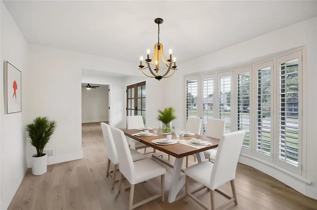 2404 Delmar Drive
