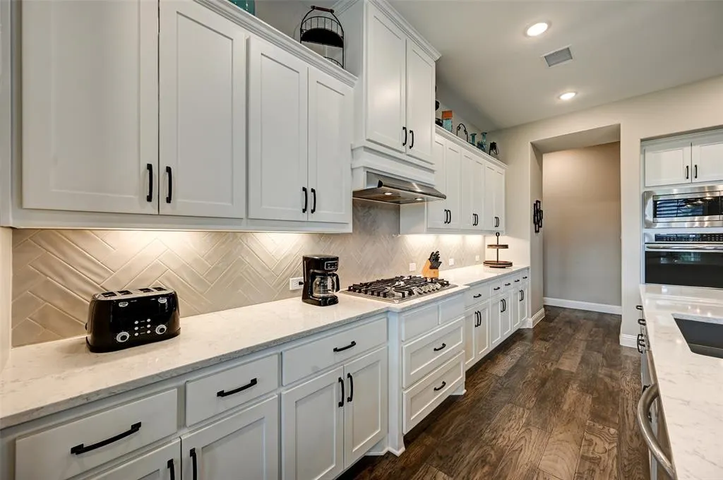 3253 Alexandra Lane
