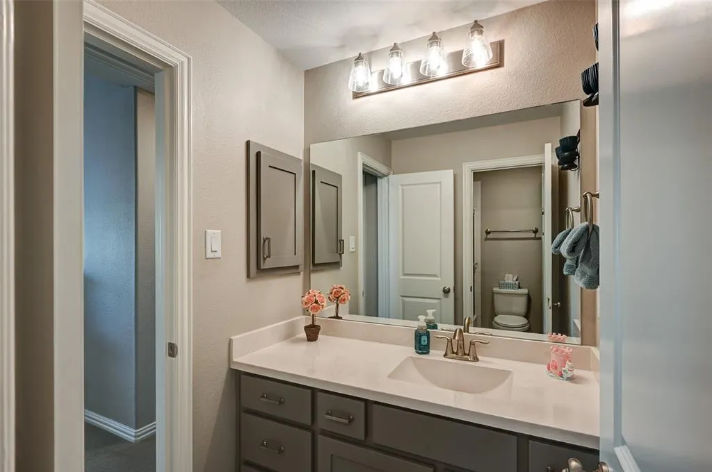 3253 Alexandra Lane
