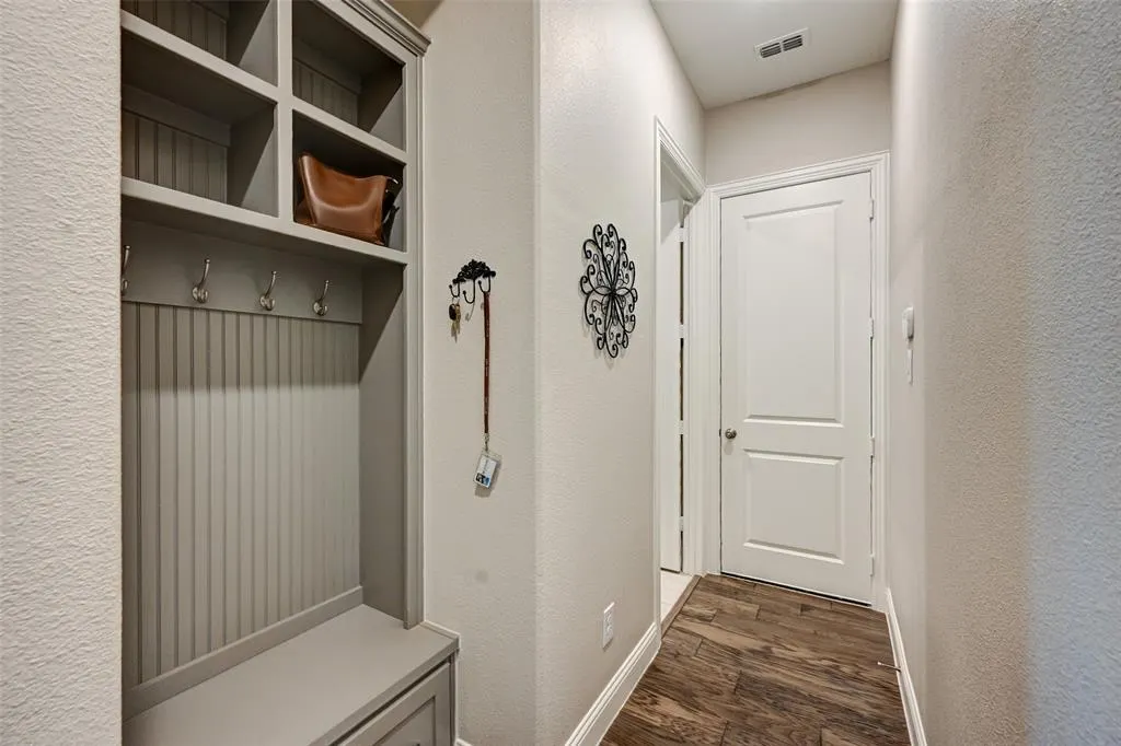 3253 Alexandra Lane