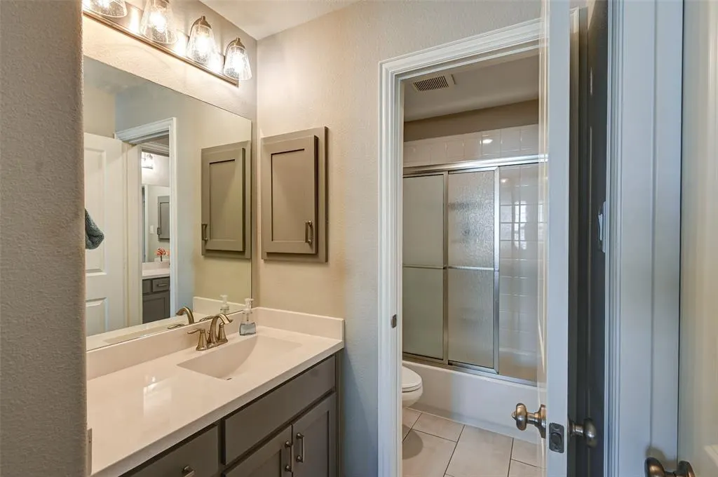3253 Alexandra Lane