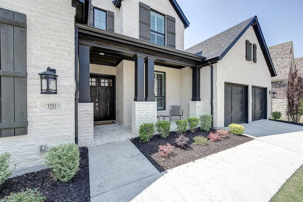 3253 Alexandra Lane