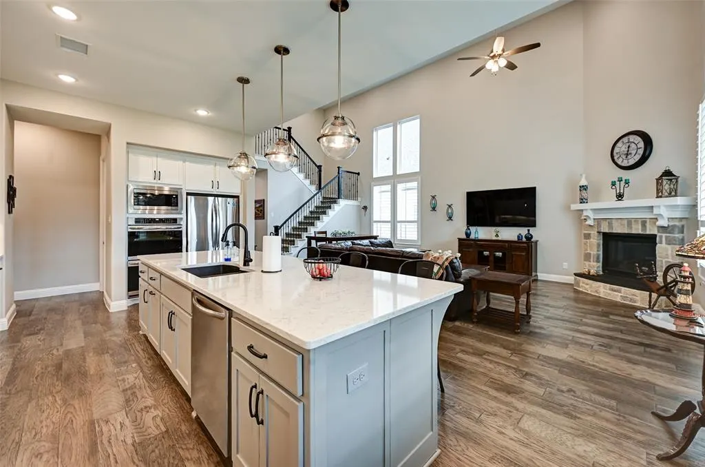 3253 Alexandra Lane