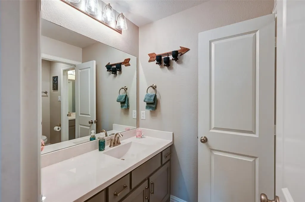 3253 Alexandra Lane