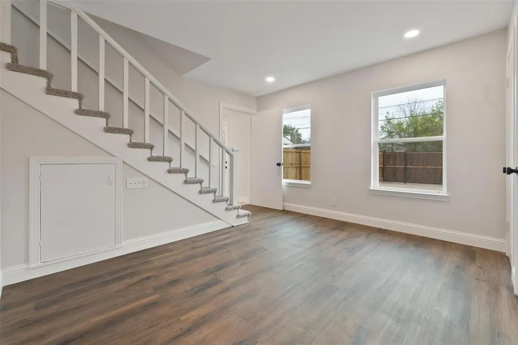 4816 W Mockingbird Lane