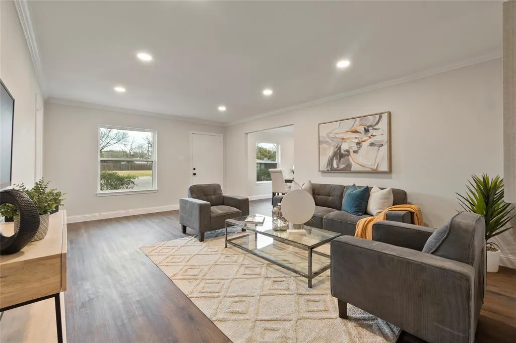 4816 W Mockingbird Lane