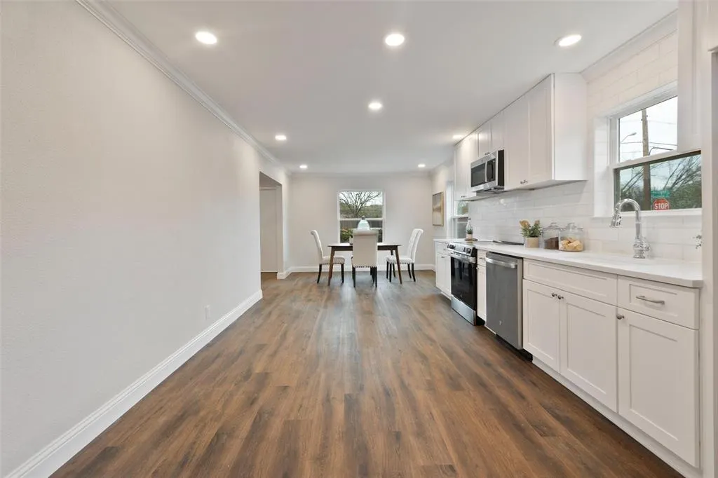 4816 W Mockingbird Lane