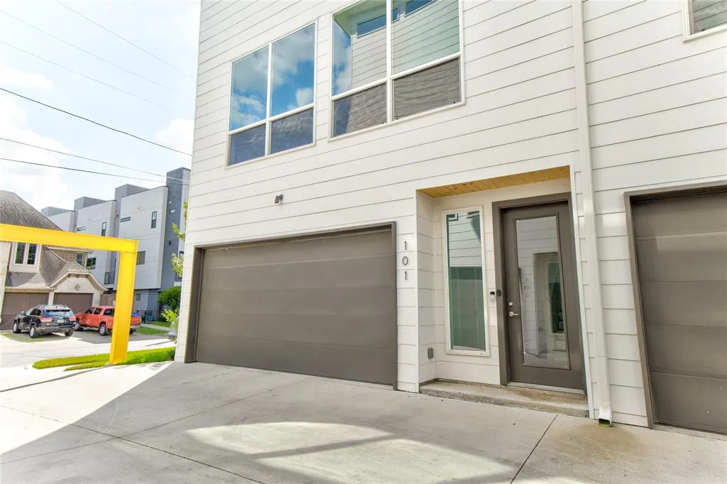 5923 Lindell Avenue, #101