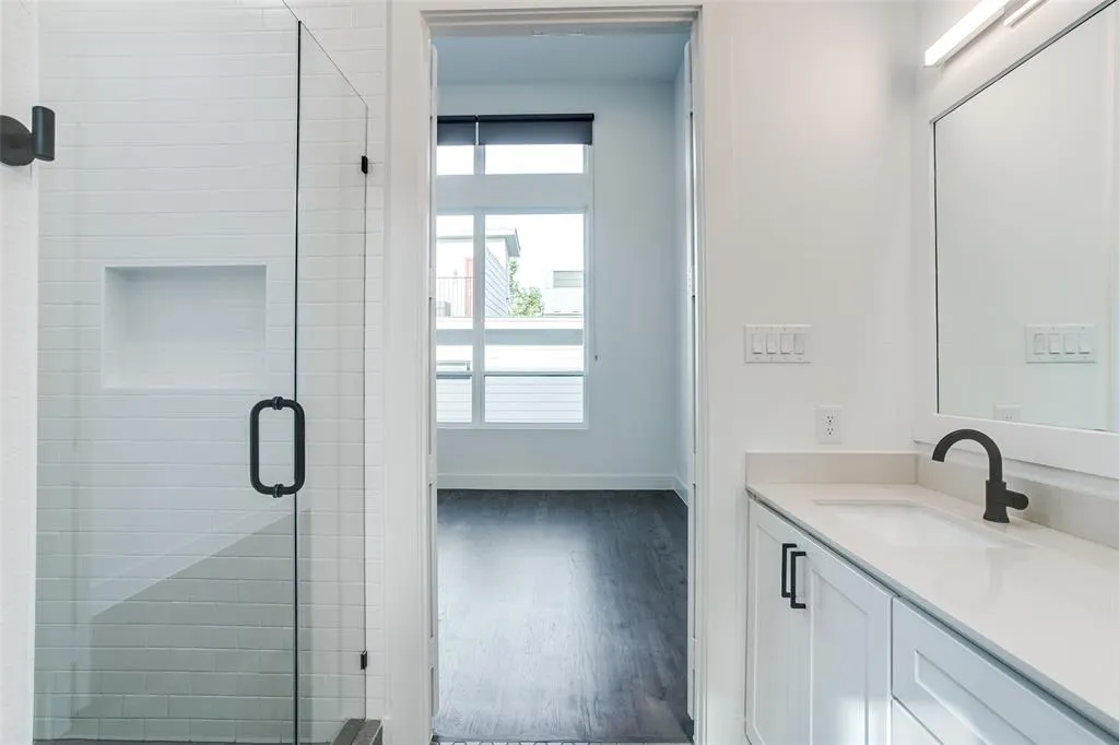 5708 Lindell Avenue, #103