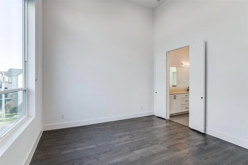 5708 Lindell Avenue, #103