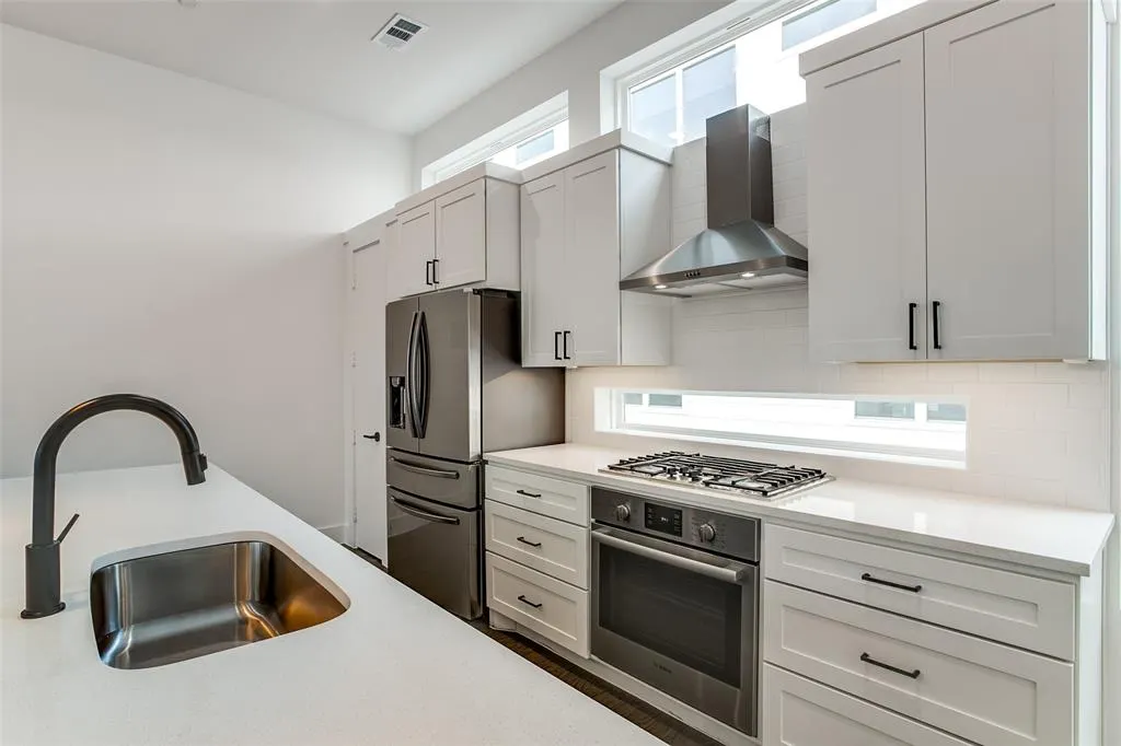 5708 Lindell Avenue, #103