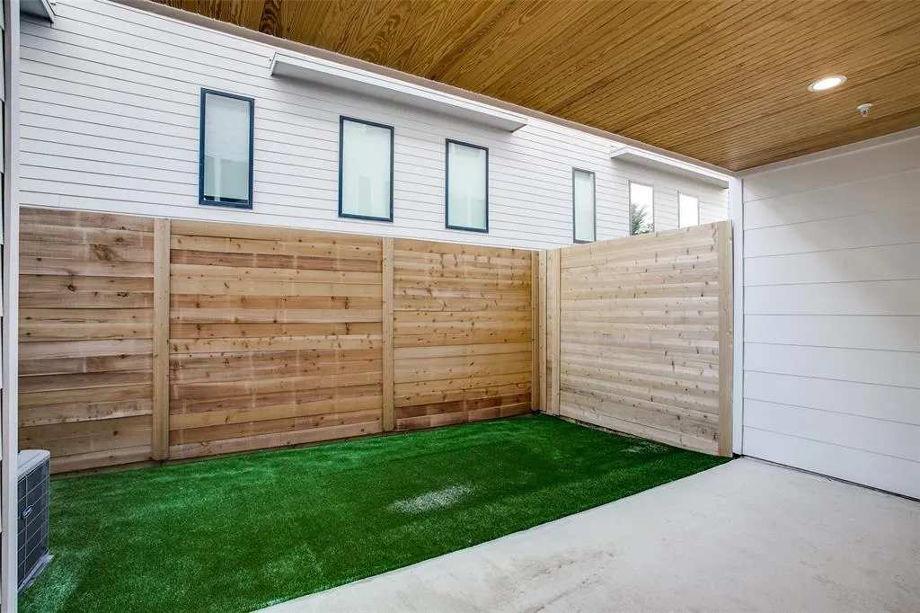 5708 Lindell Avenue, #103