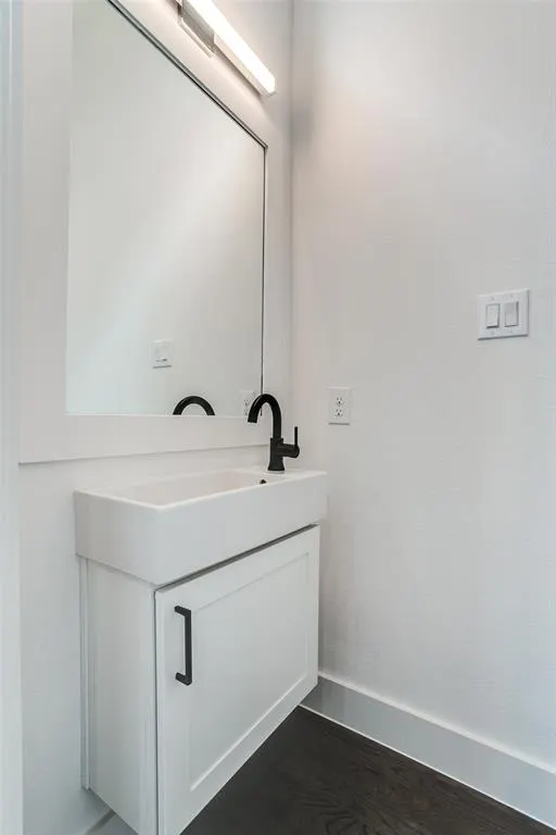 5708 Lindell Avenue, #103