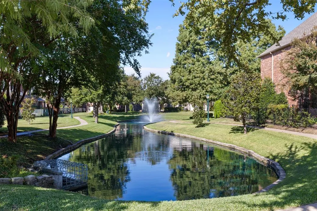 1049 Lake Ridge Drive