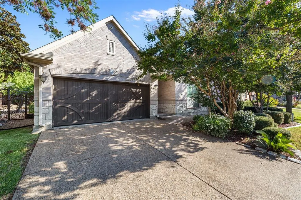 1049 Lake Ridge Drive