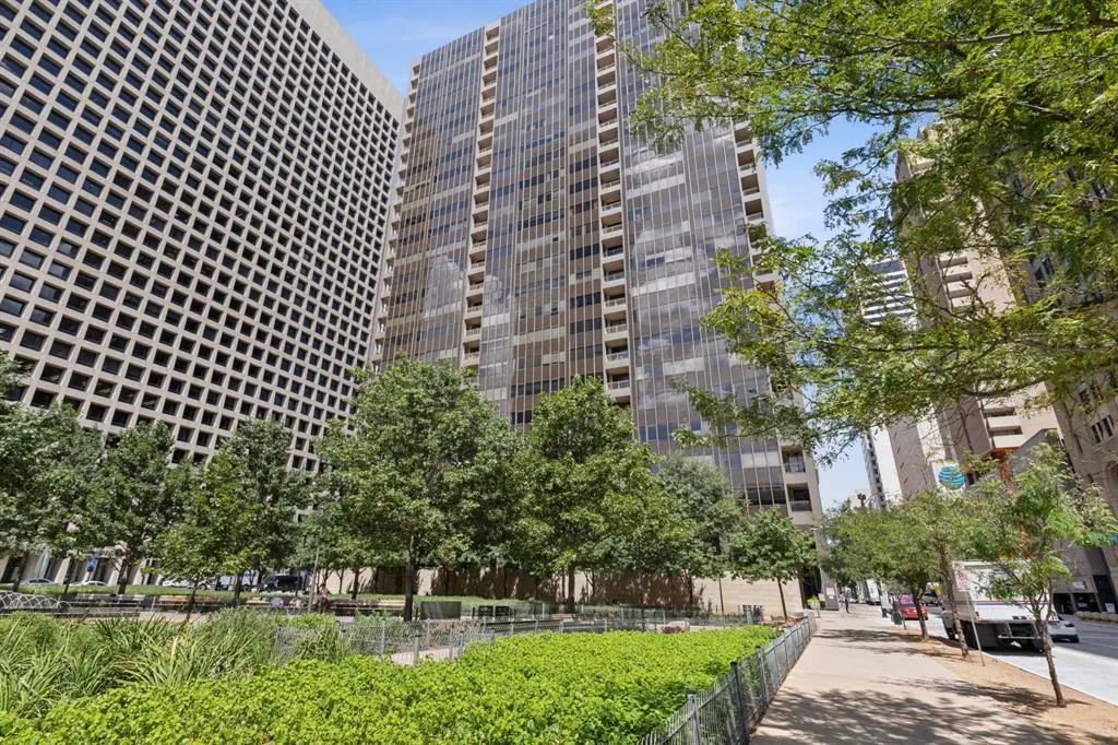 1200 Main Street, #802