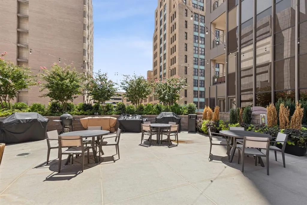 1200 Main Street, #802