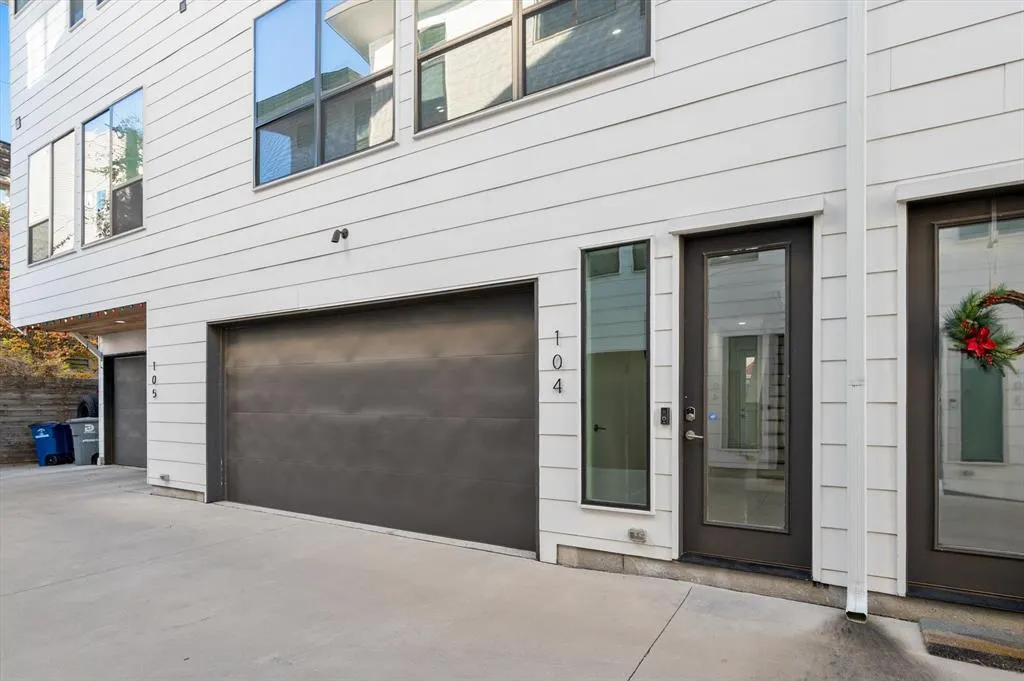 1848 Euclid Avenue, #104