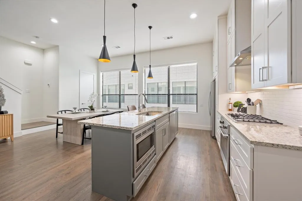 1848 Euclid Avenue, #104