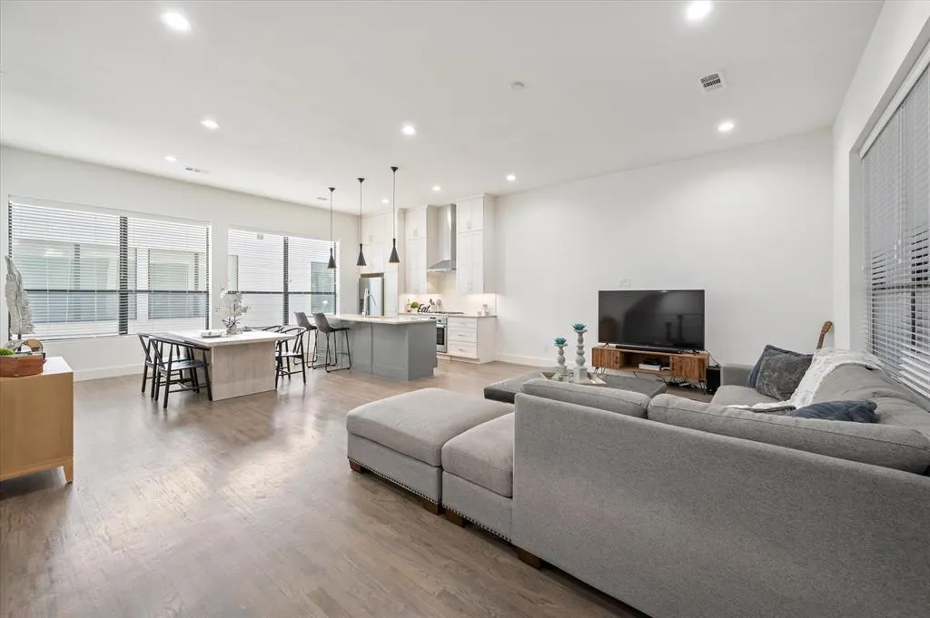 1848 Euclid Avenue, #104