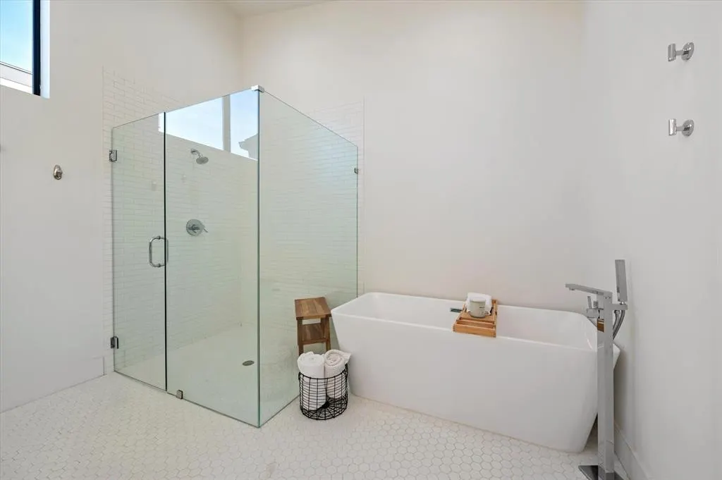 1848 Euclid Avenue, #104