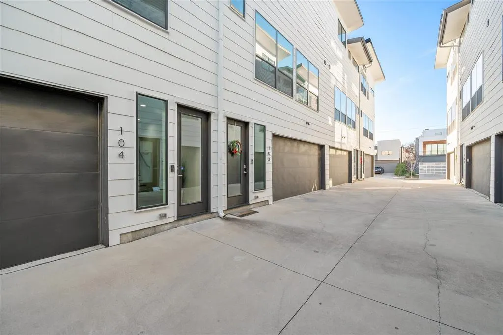 1848 Euclid Avenue, #104