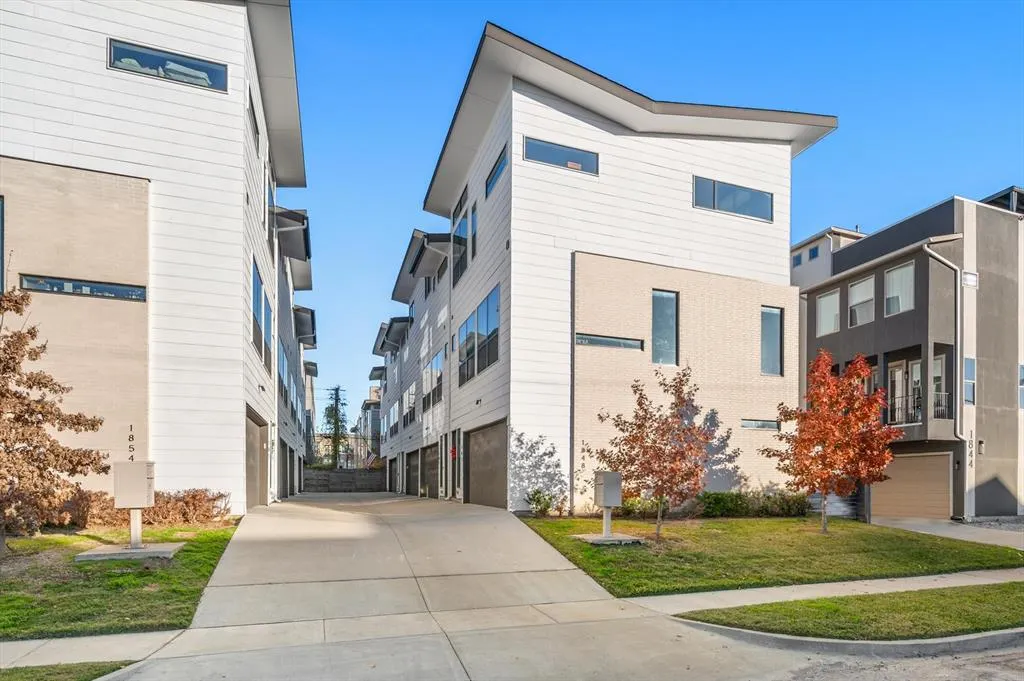 1848 Euclid Avenue, #104